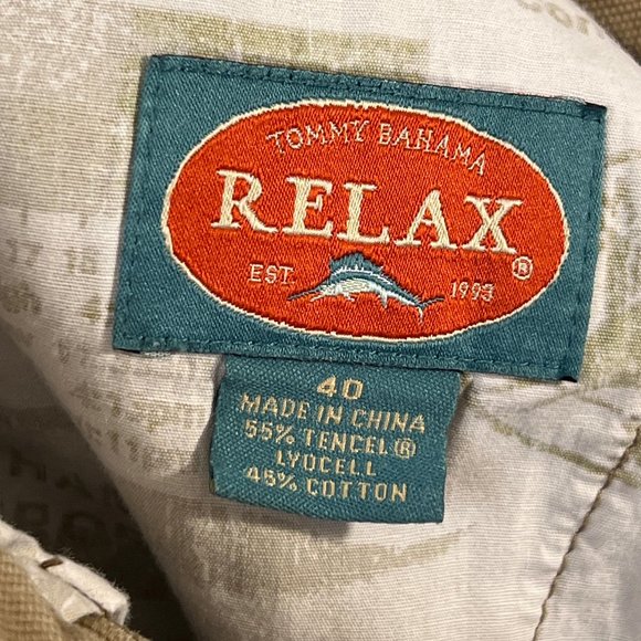 Tommy Bahama Cargo Shorts - Picture 5 of 5